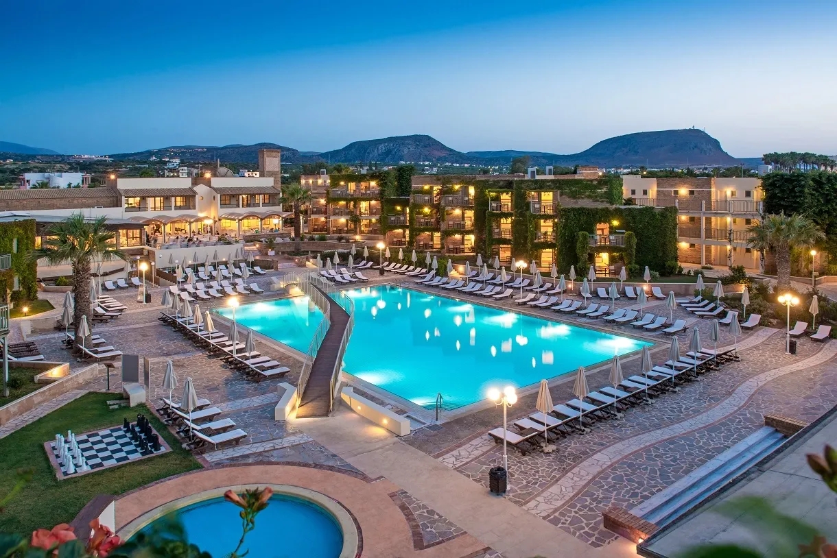 01_Bella Beach Pool.webp