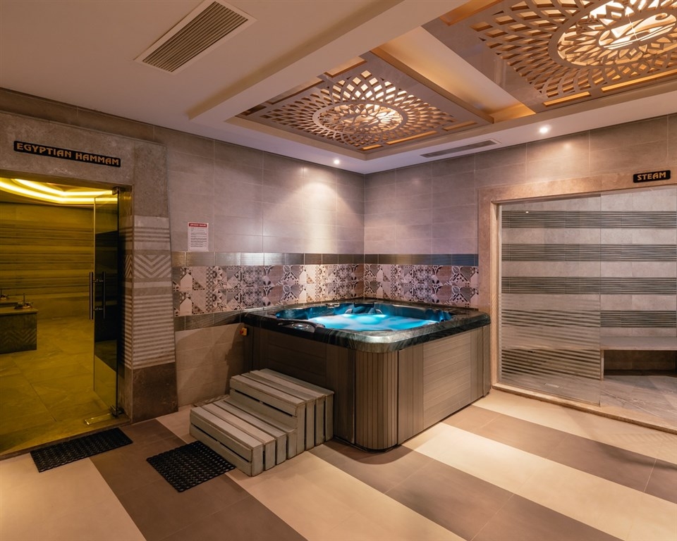 AMC Royal Hotel & Spa20