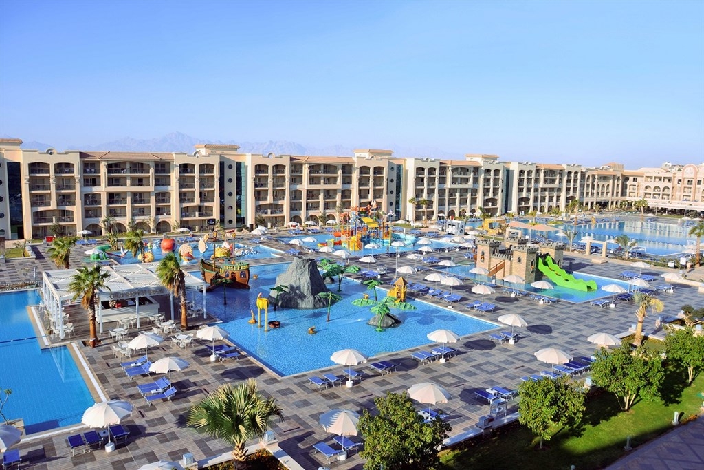 Pickalbatros White Beach Resort0