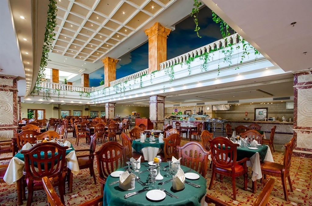 Titanic Palace10