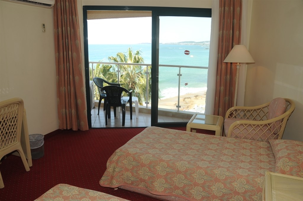 Aska Just In Beach Hotel8