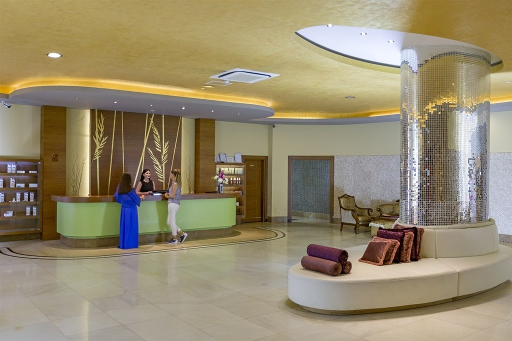 Royal Holiday Palace23