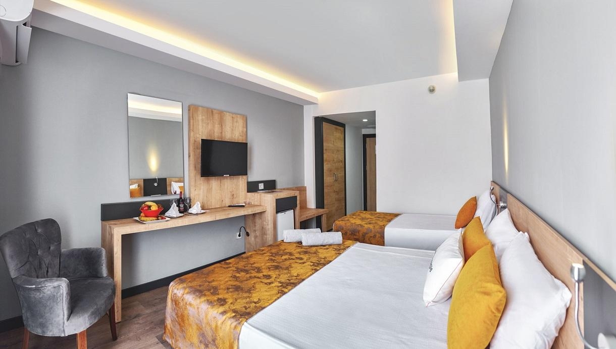 Clover Magic Park Side Hotel6