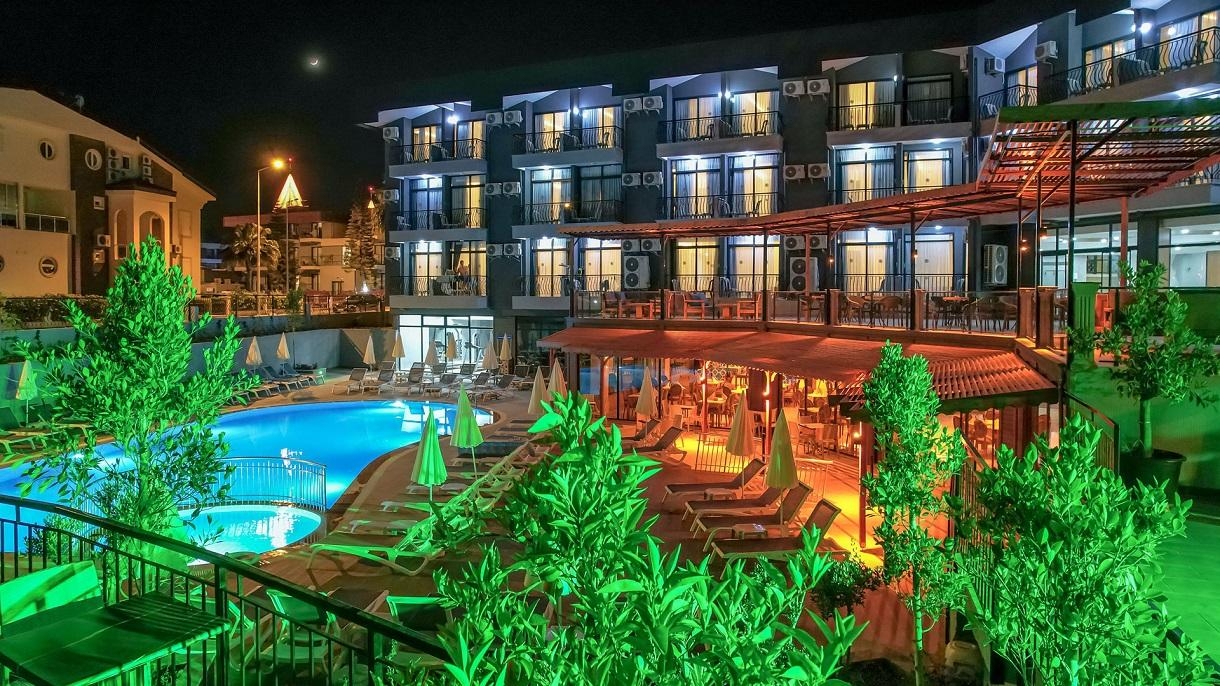 Clover Magic Park Side Hotel1