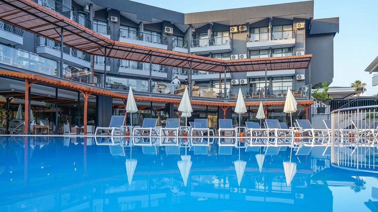 Clover Magic Park Side Hotel13