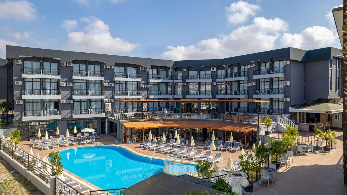 Clover Magic Park Side Hotel4