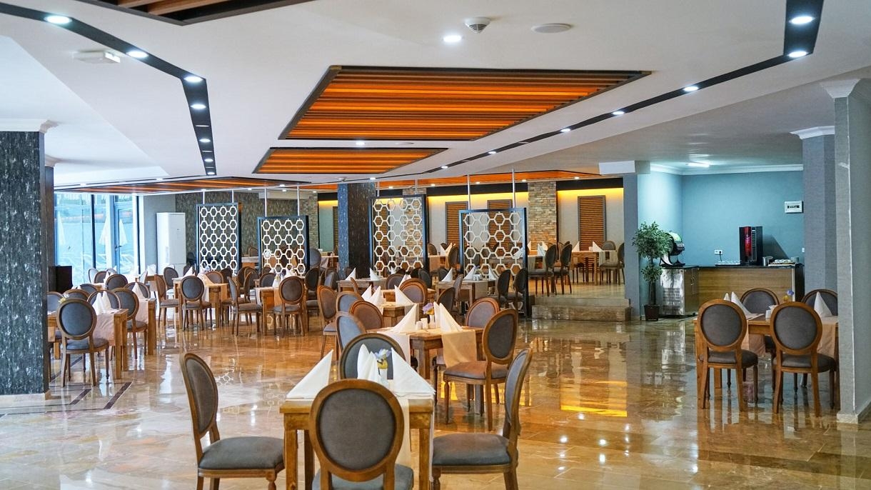 Clover Magic Park Side Hotel8