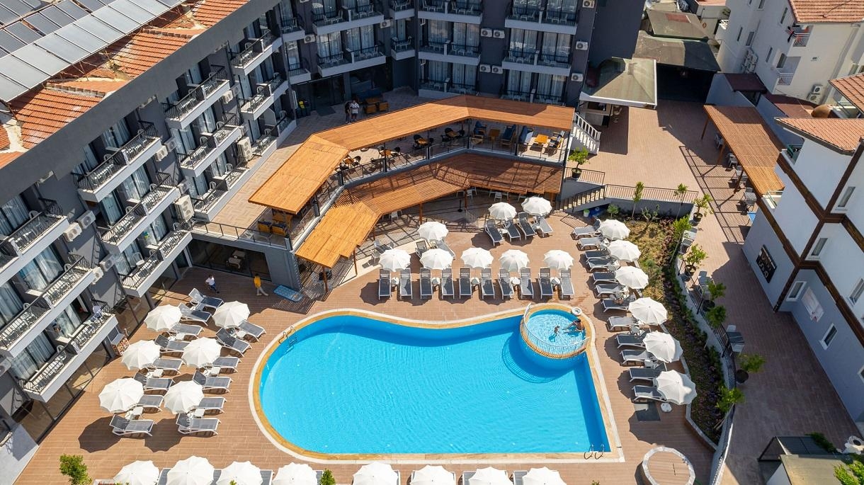 Clover Magic Park Side Hotel14