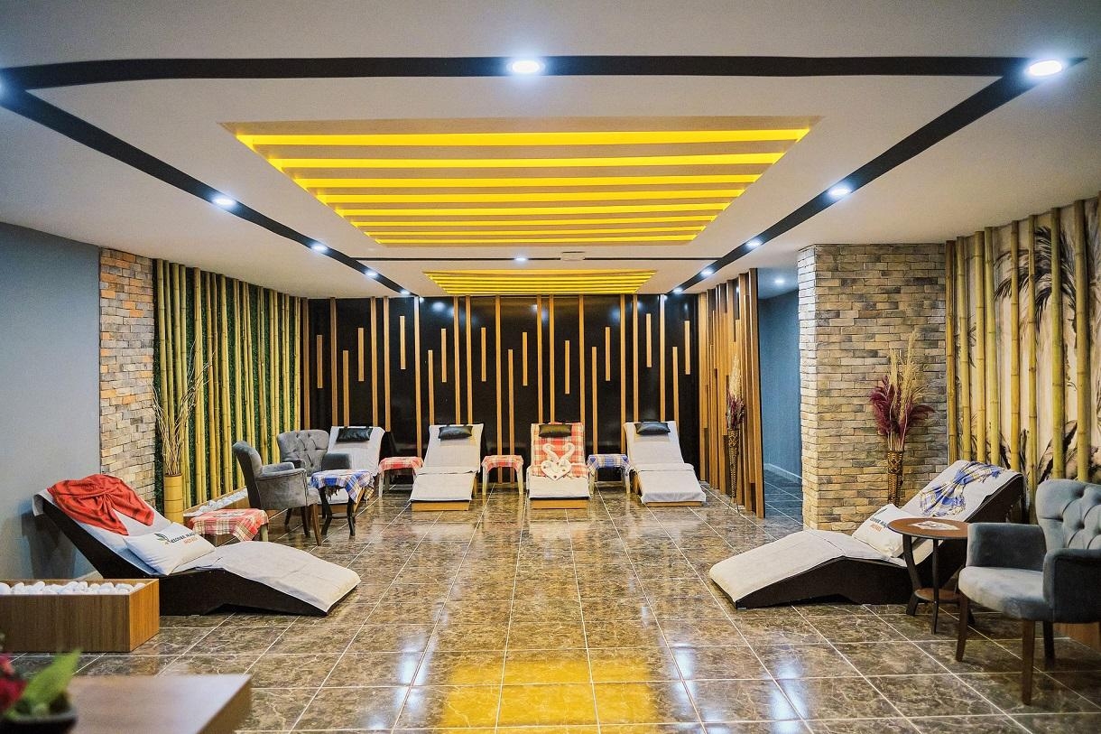 Clover Magic Park Side Hotel15