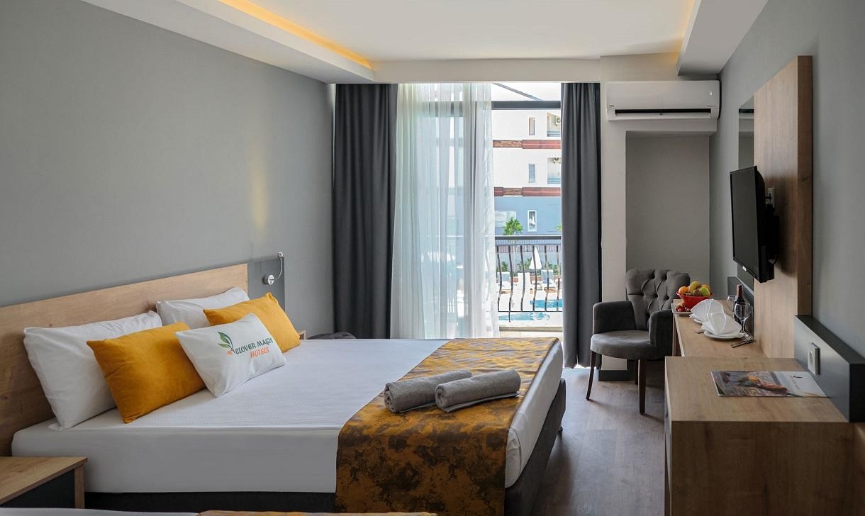 Clover Magic Park Side Hotel5