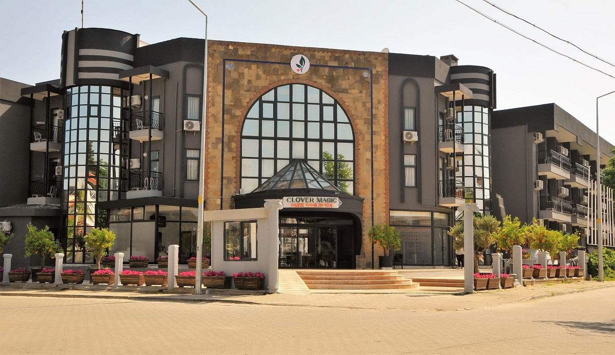 Clover Magic Park Side Hotel2