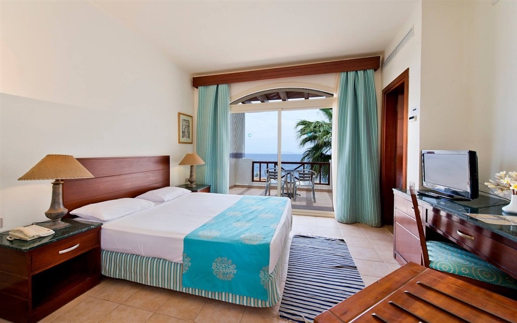 Kairó + Amphoras Blu (ex.Shores Aloha)6