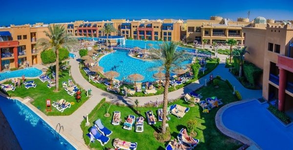 hotel Kairó + Titanic Palace