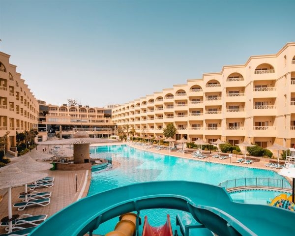 hotel Kairó + AMC Royal Hotel & Spa