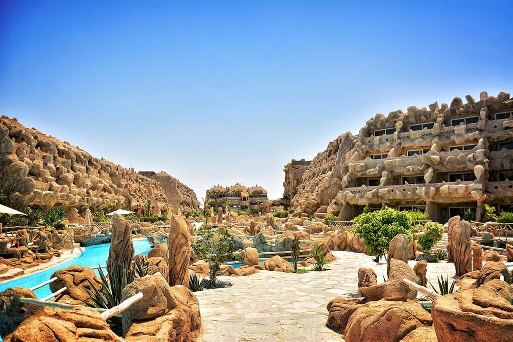Caves Beach Resort1