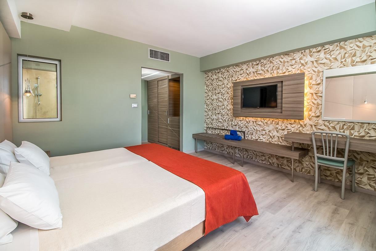 Pegasos Deluxe Beach Hotel3