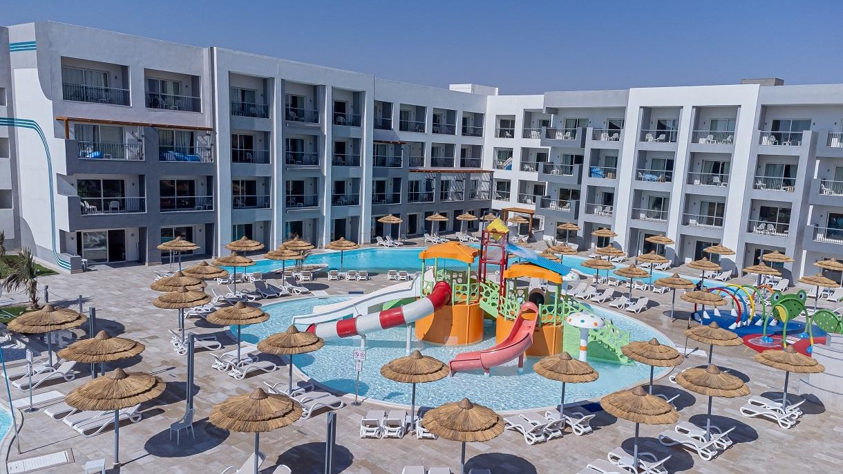 Amwaj Beach Club Abu Soma14