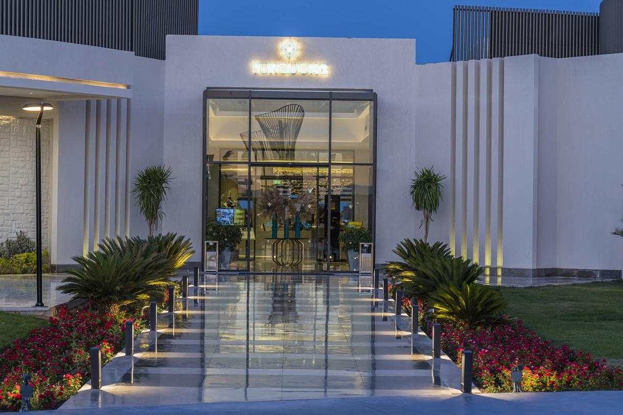 Rixos Premium Magawish Suites & Villas8