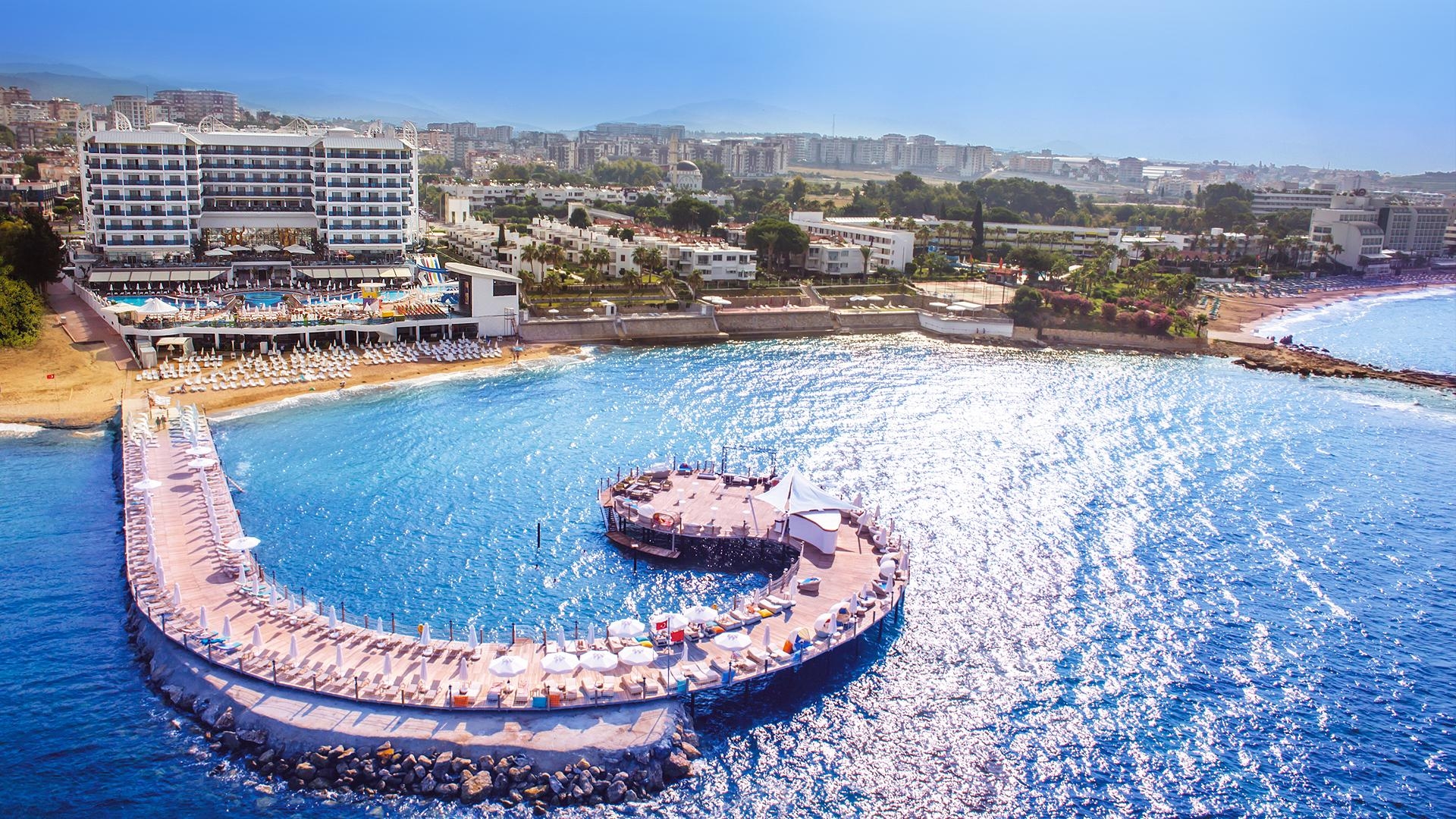 Azura Deluxe Resort0