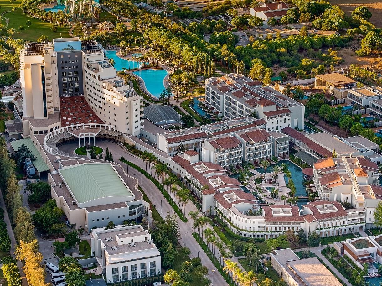 Lara Barut Collection1