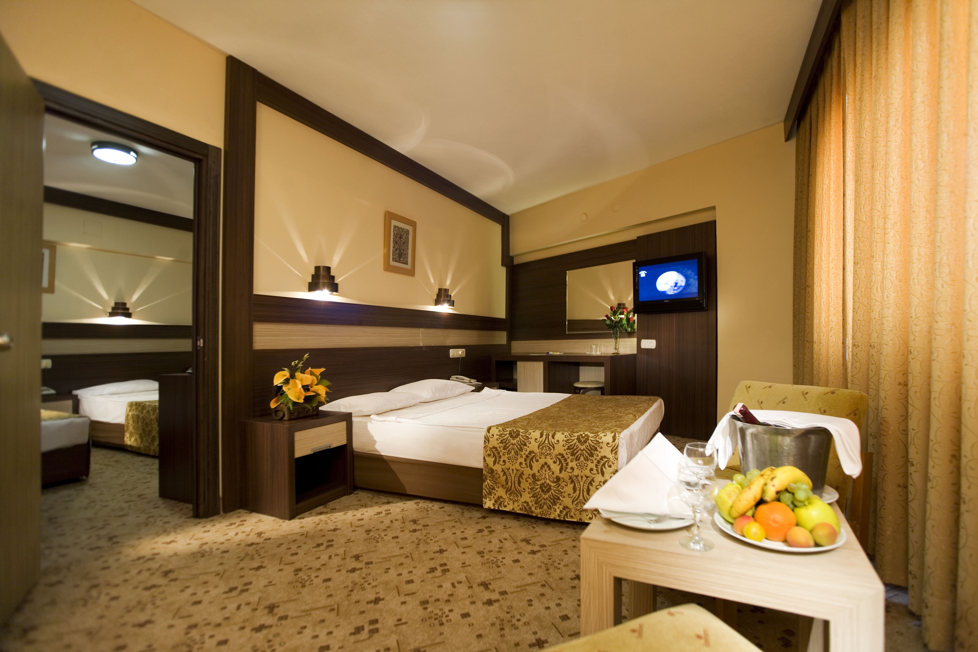 Lonicera World Hotel8