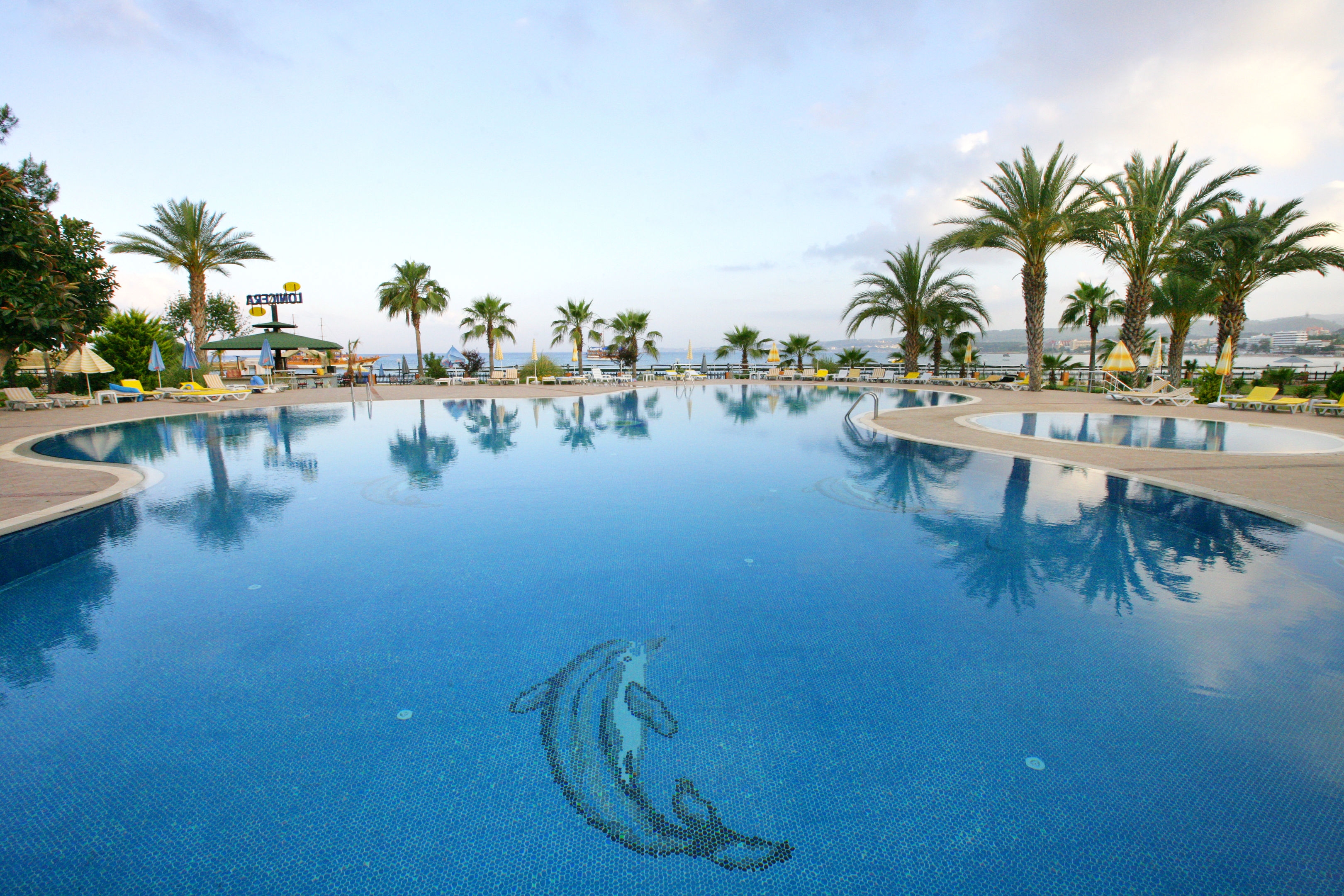 Lonicera World Hotel4