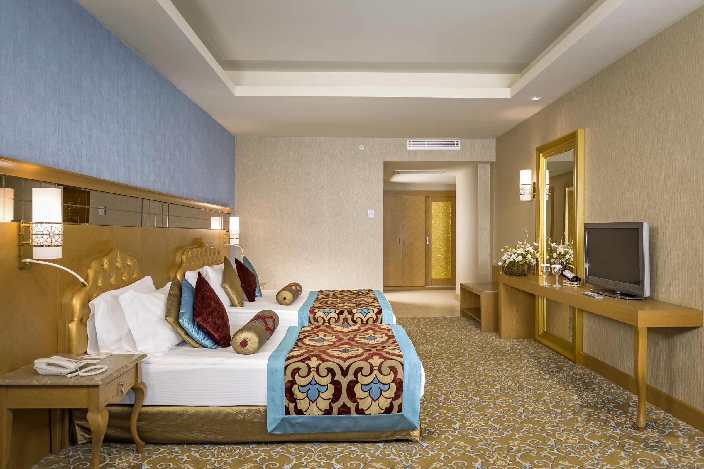 Royal Holiday Palace52