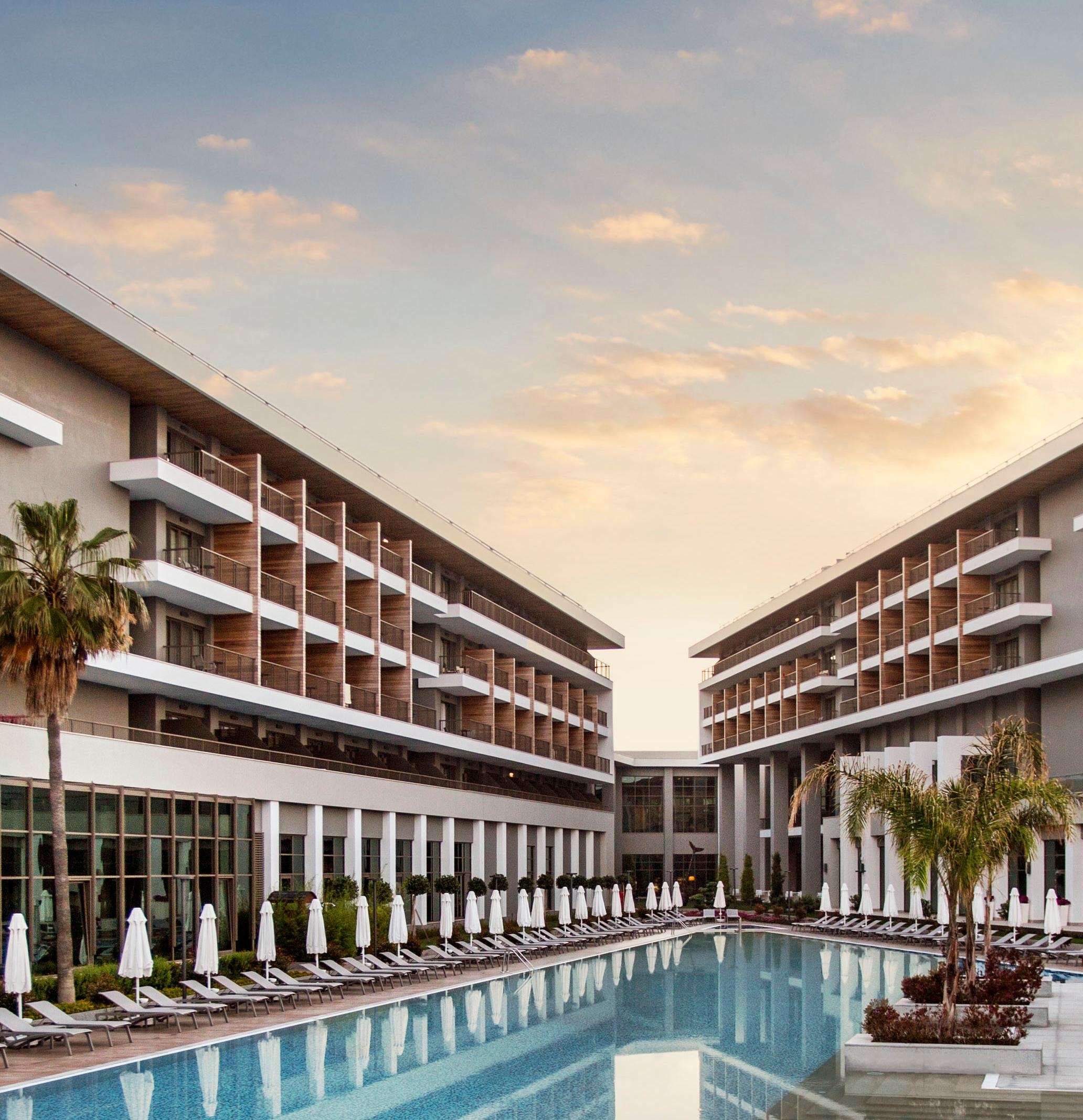 Acanthus & Cennet Barut Collection105