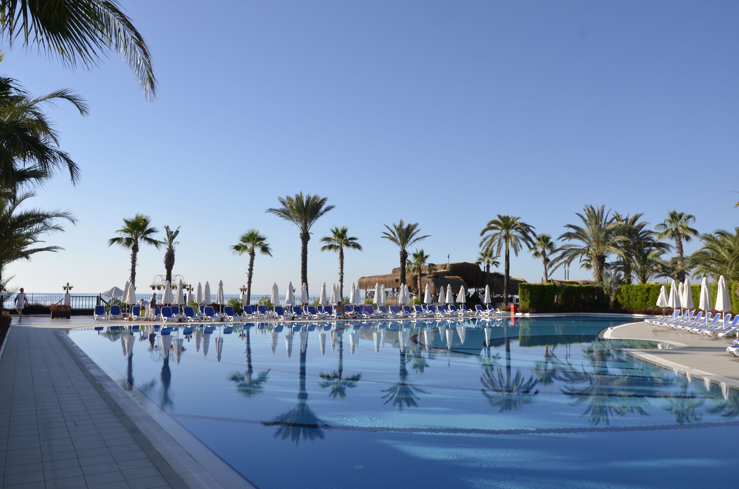 Emelda Sun Club2