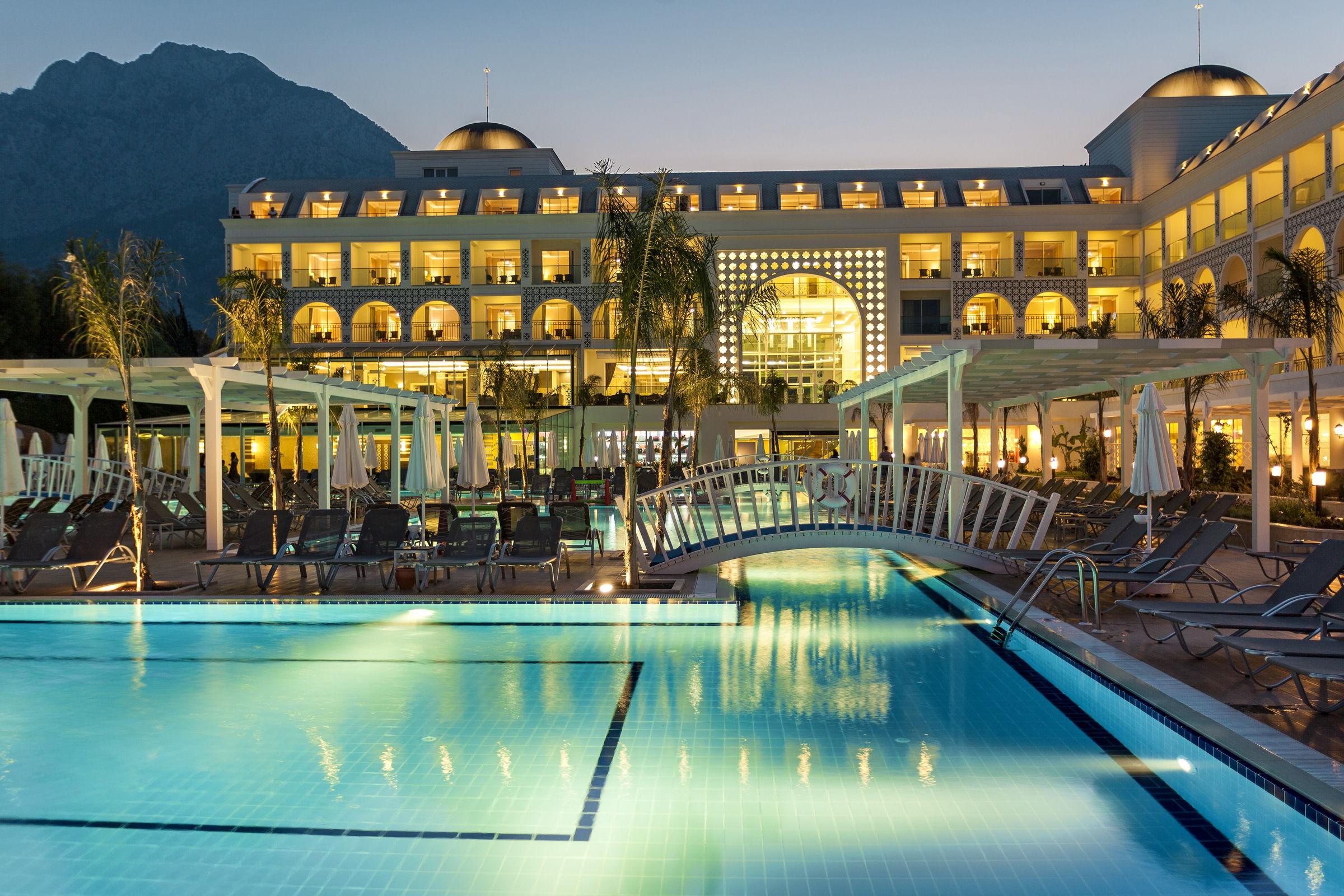 Karmir Resort0