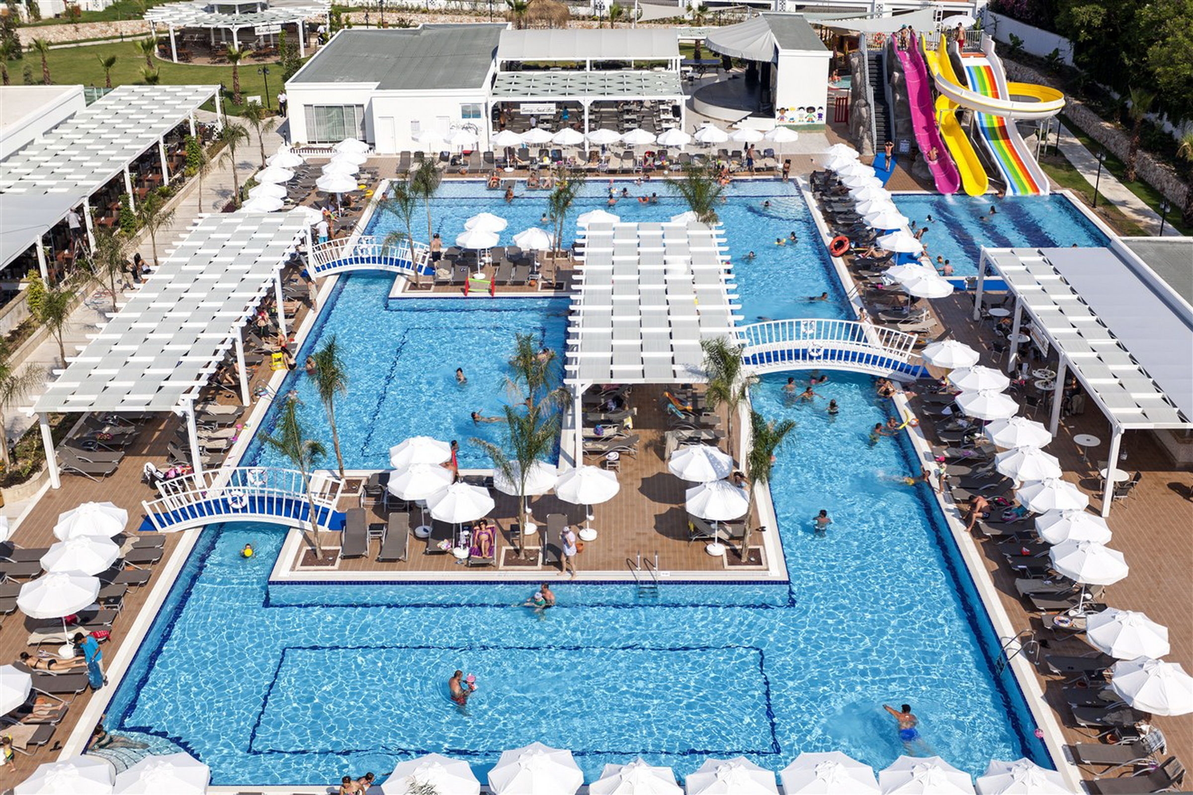 Karmir Resort1
