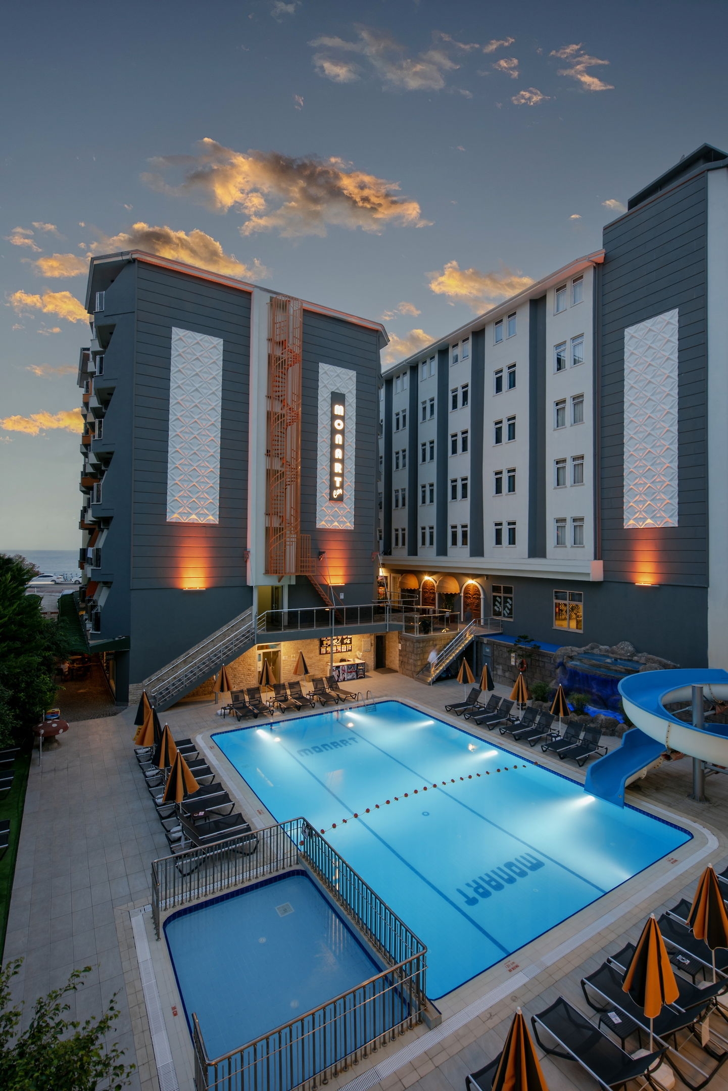 Monart City Hotel24