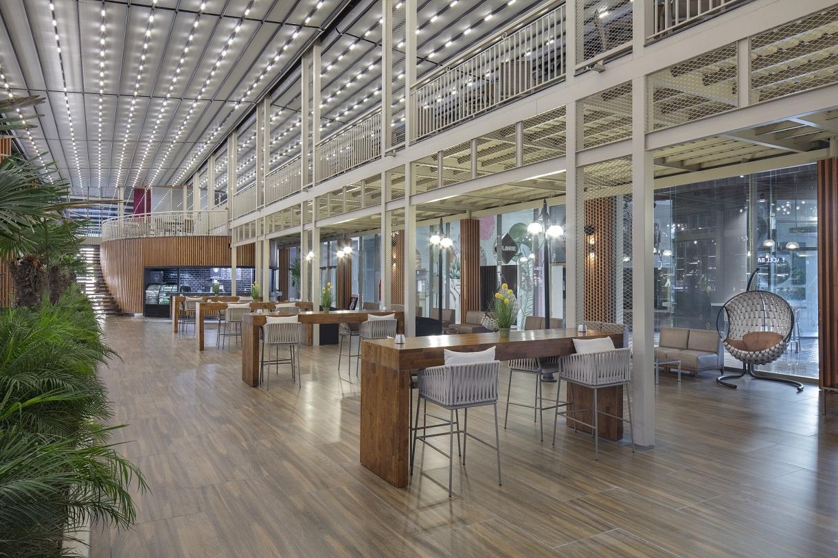 Nirvana Cosmopolitan3