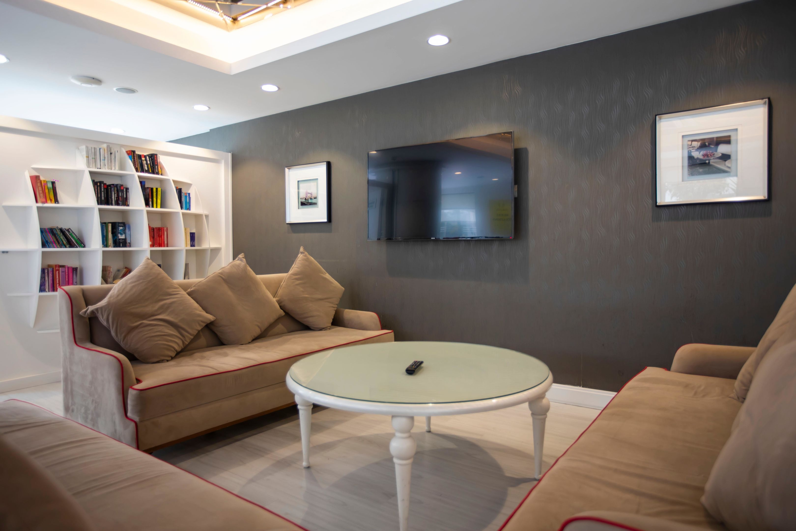 Club Falcon Hotel8