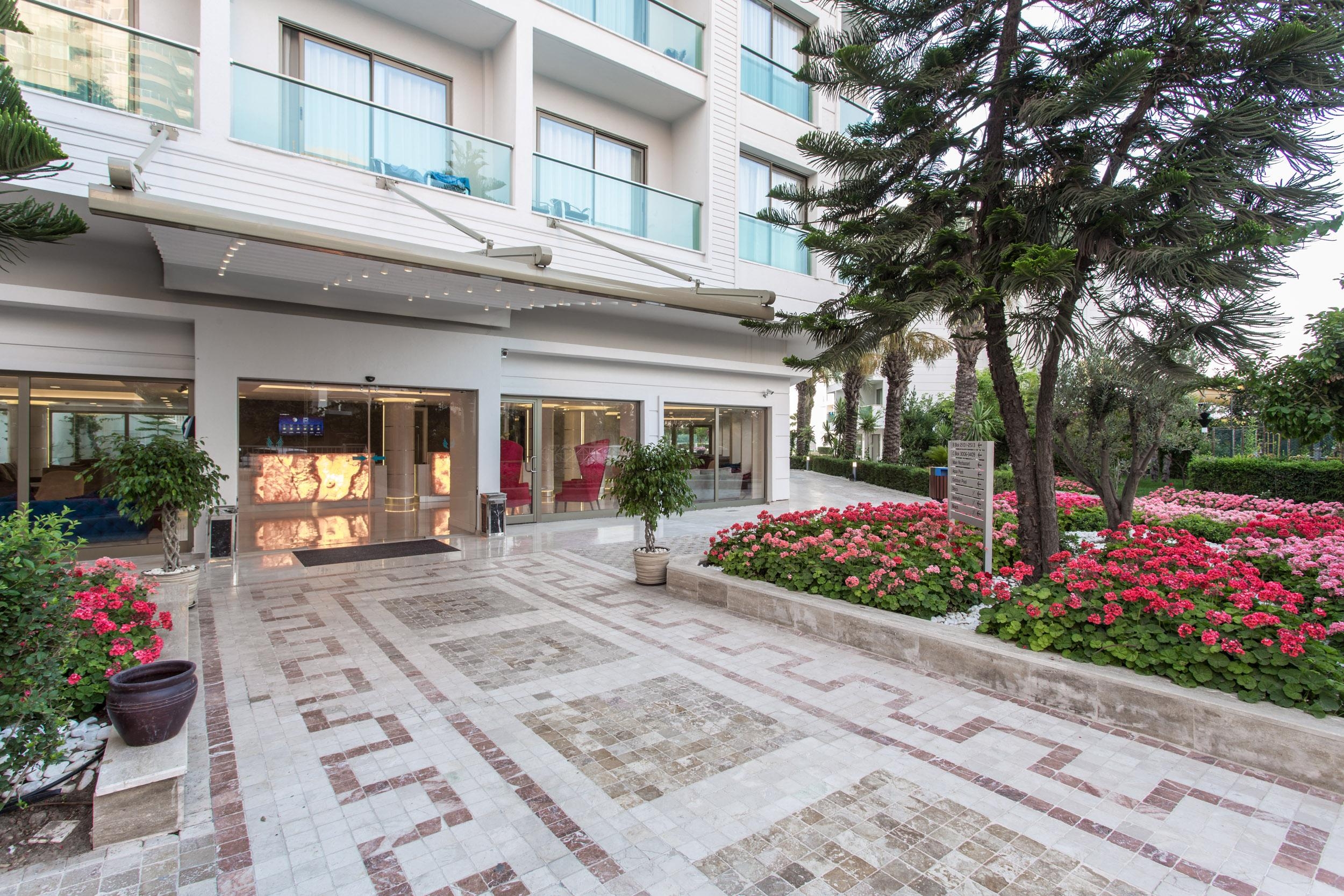 Club Falcon Hotel9