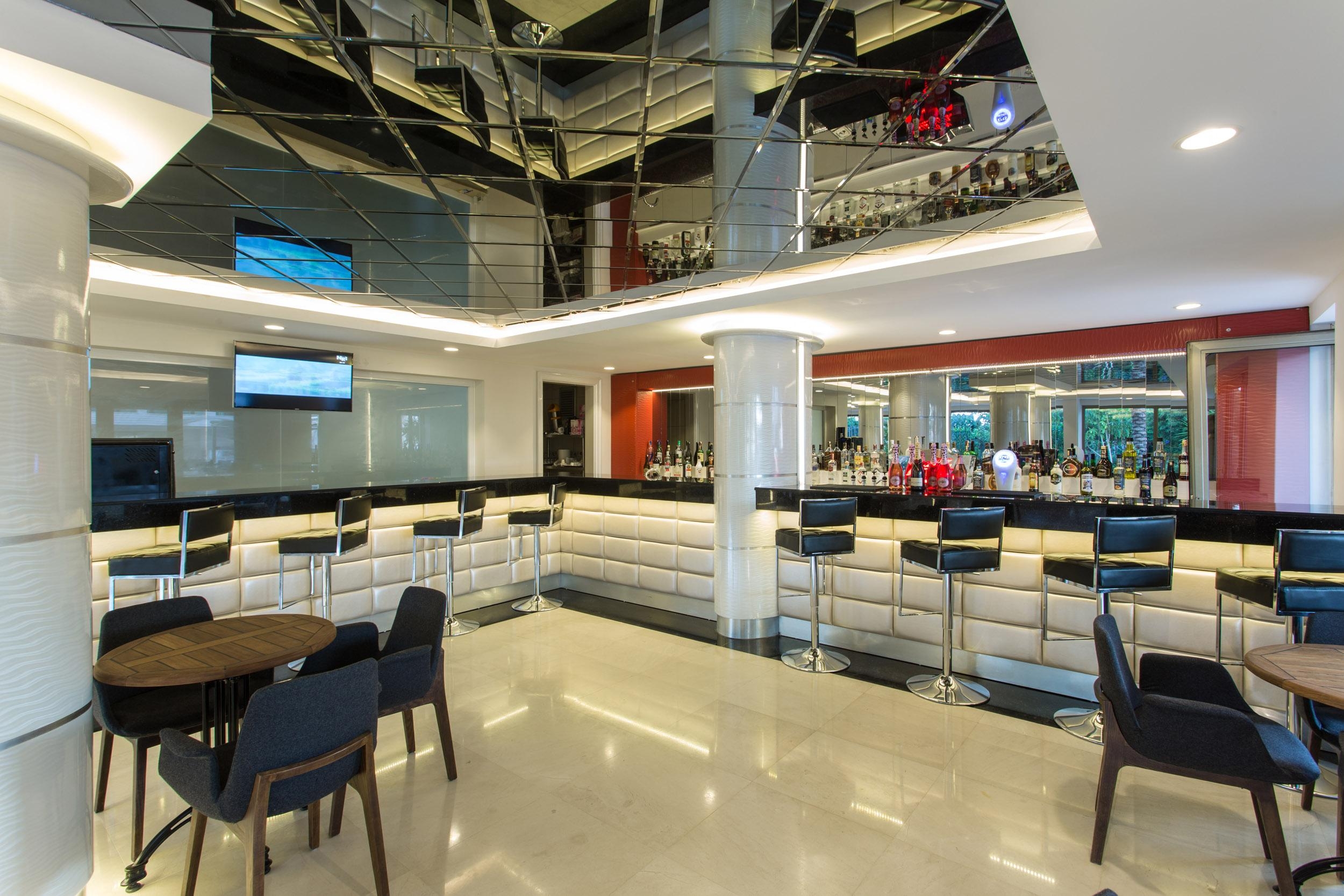 Club Falcon Hotel26