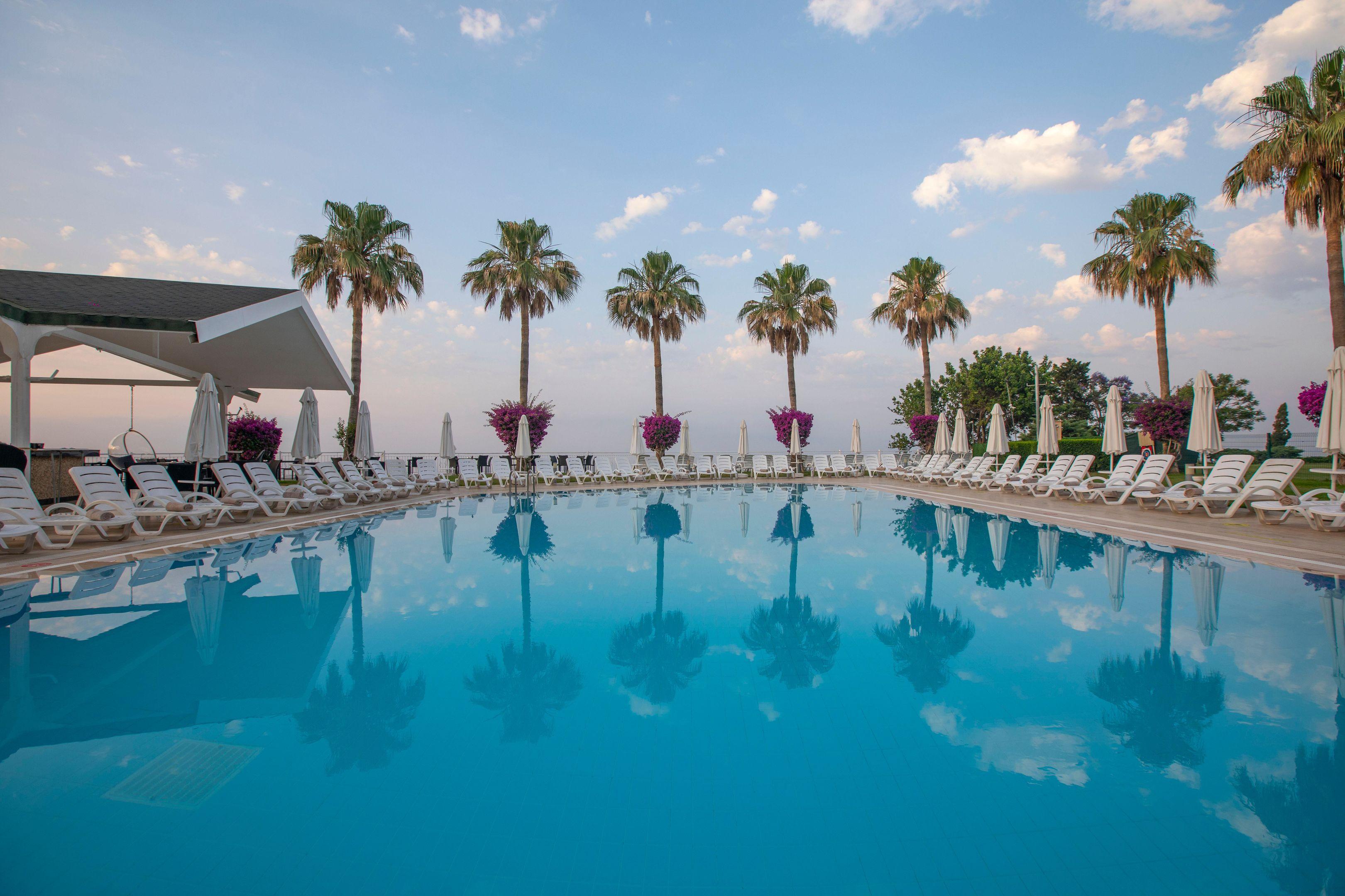 Club Falcon Hotel1