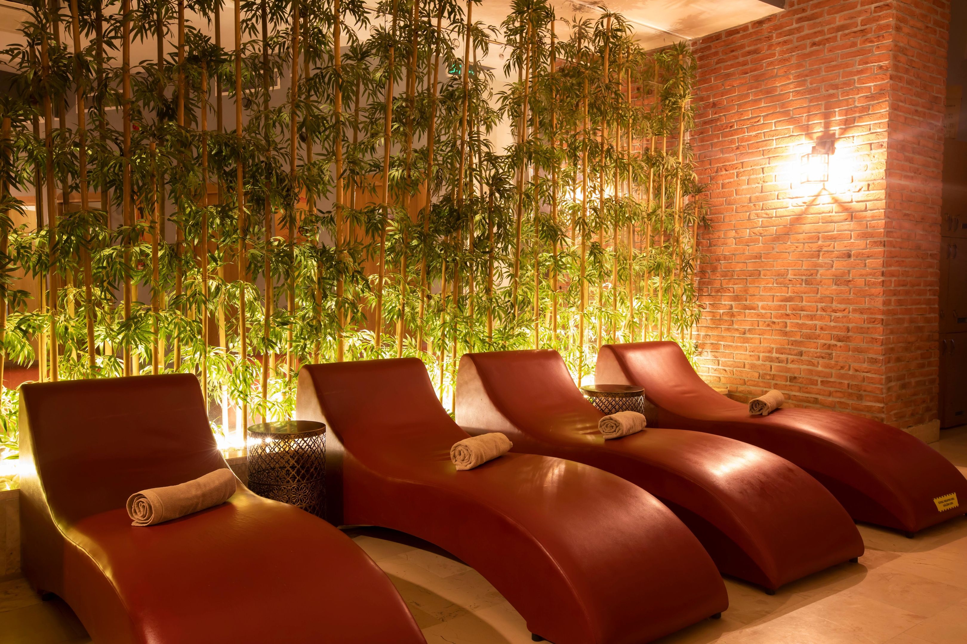 Club Falcon Hotel36