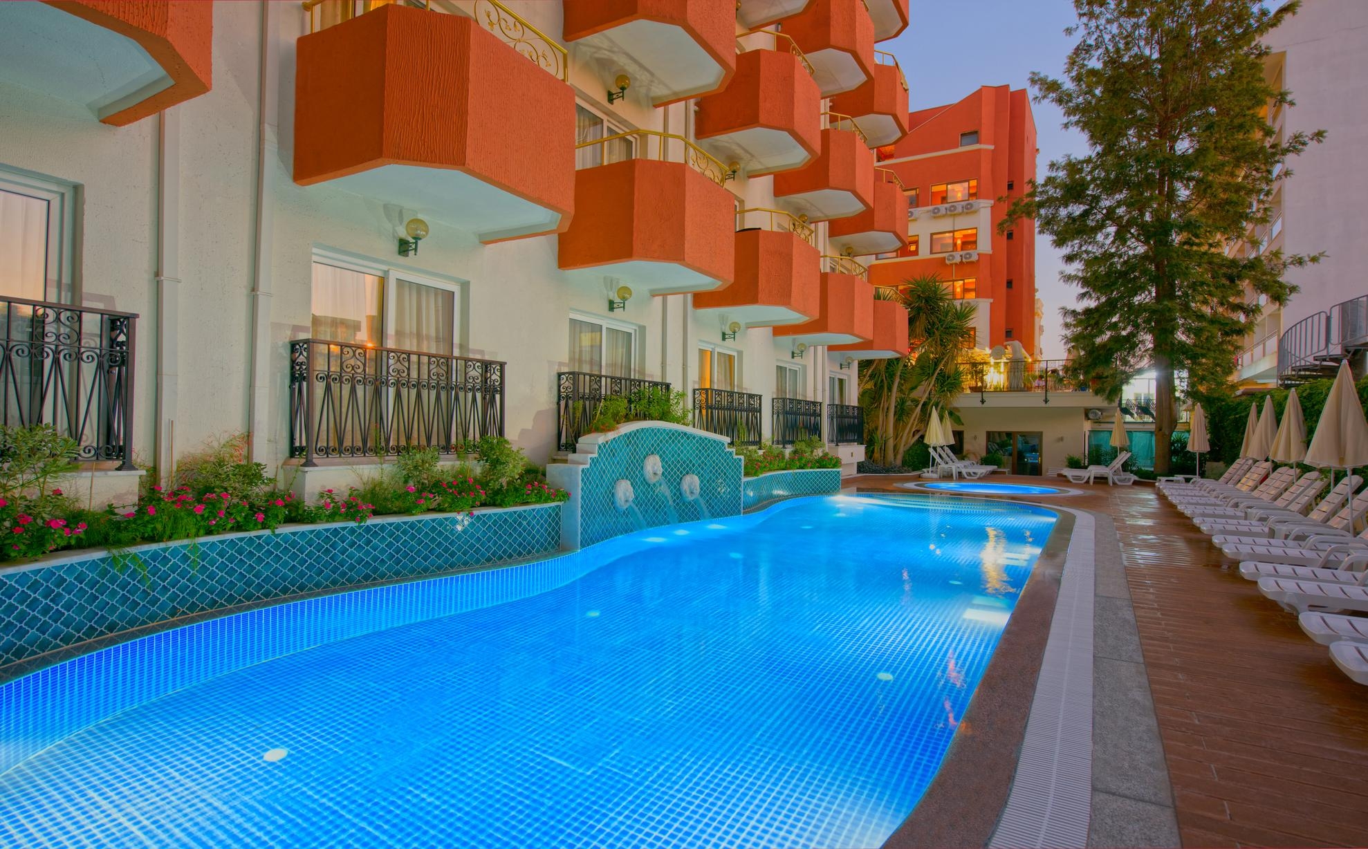 Antique Roman Palace26