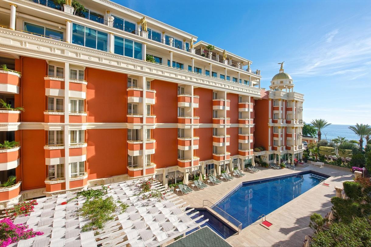 Antique Roman Palace1