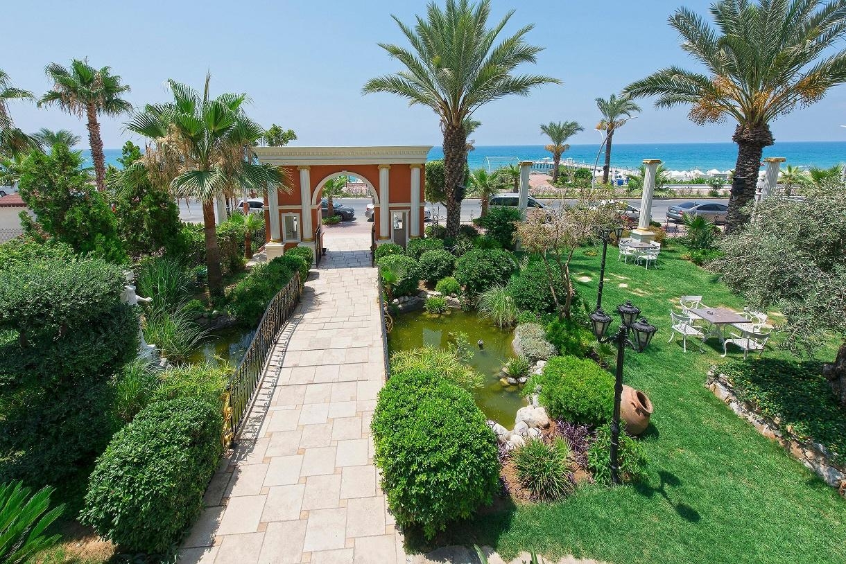 Antique Roman Palace23