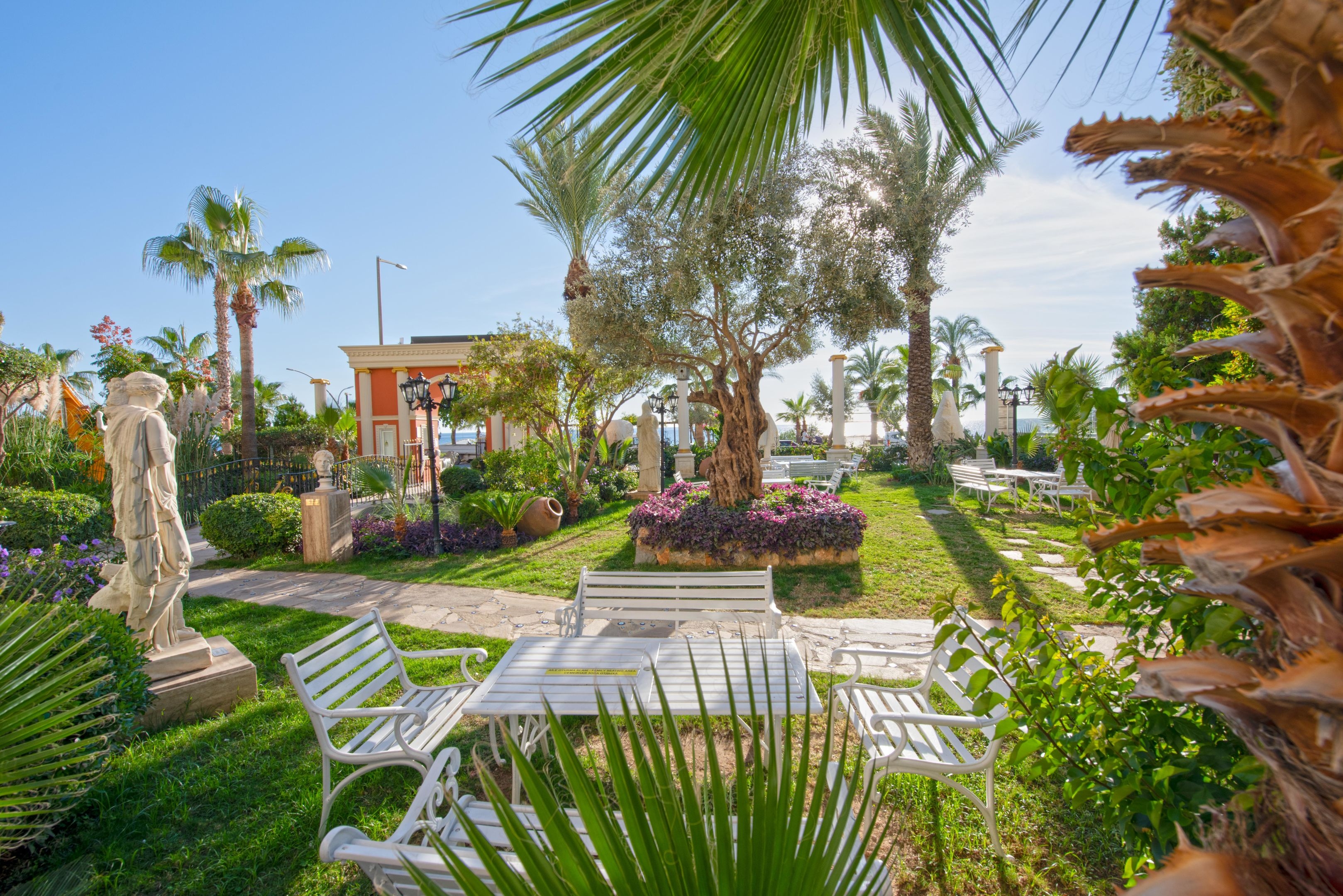 Antique Roman Palace8