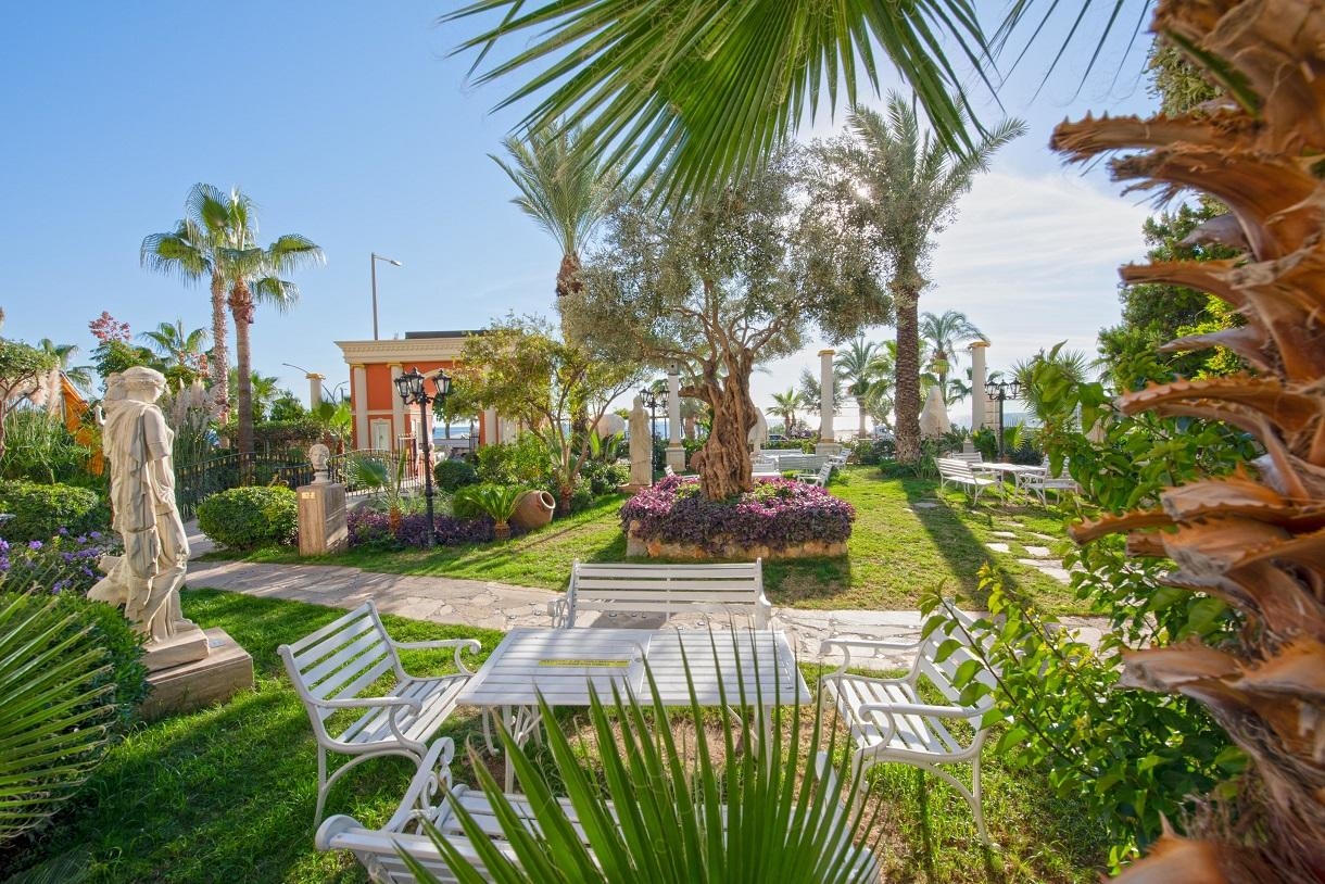 Antique Roman Palace24