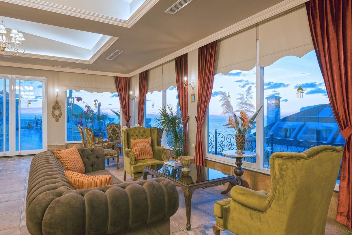 Antique Roman Palace7