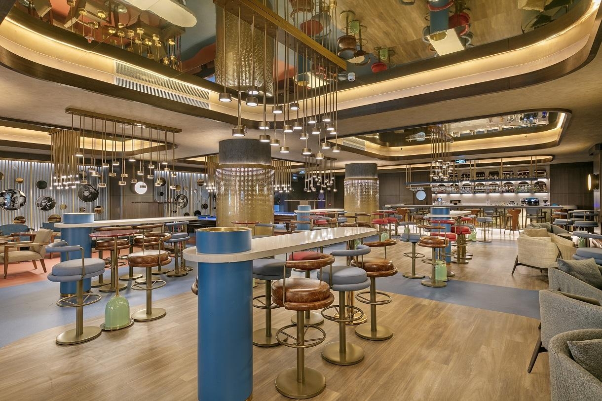 Titanic Deluxe Lara30