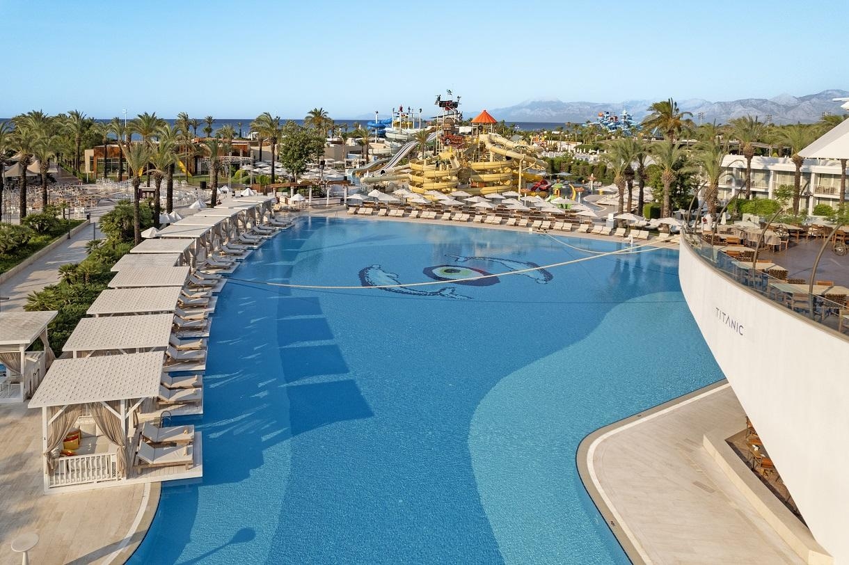 Titanic Deluxe Lara14