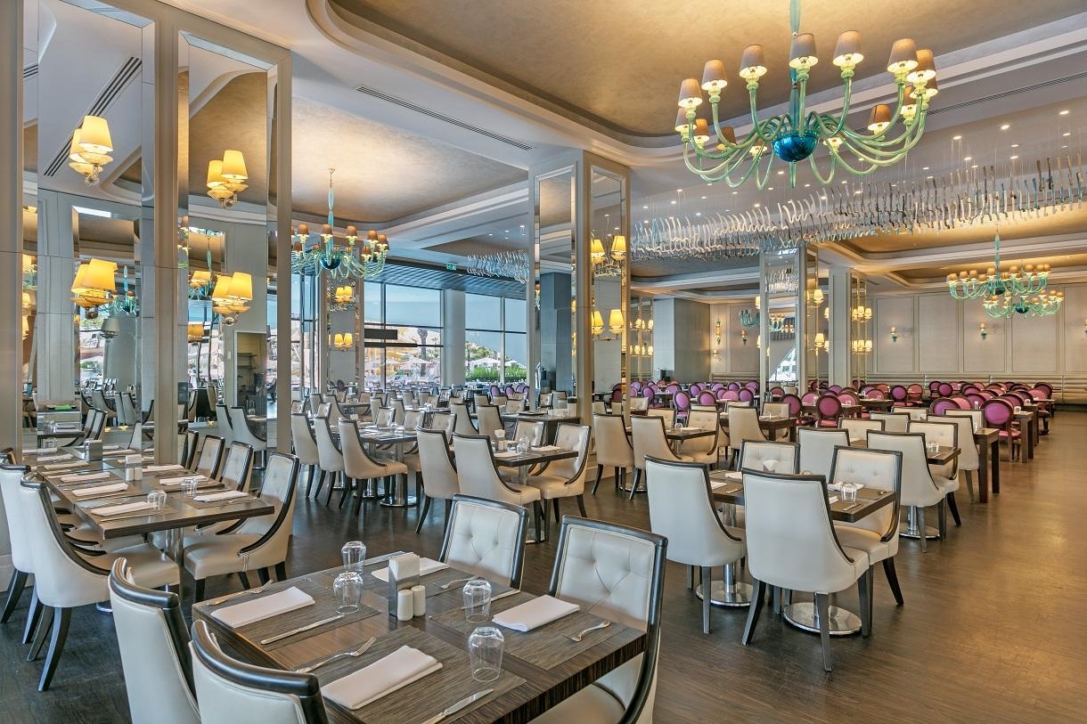 Titanic Deluxe Lara11