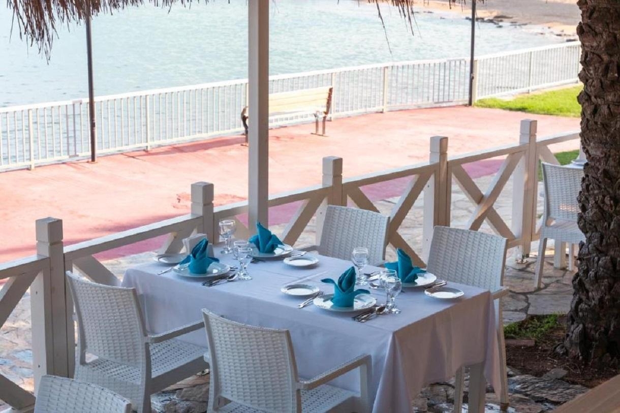 Oz Hotels Incekum Beach Hotel 9