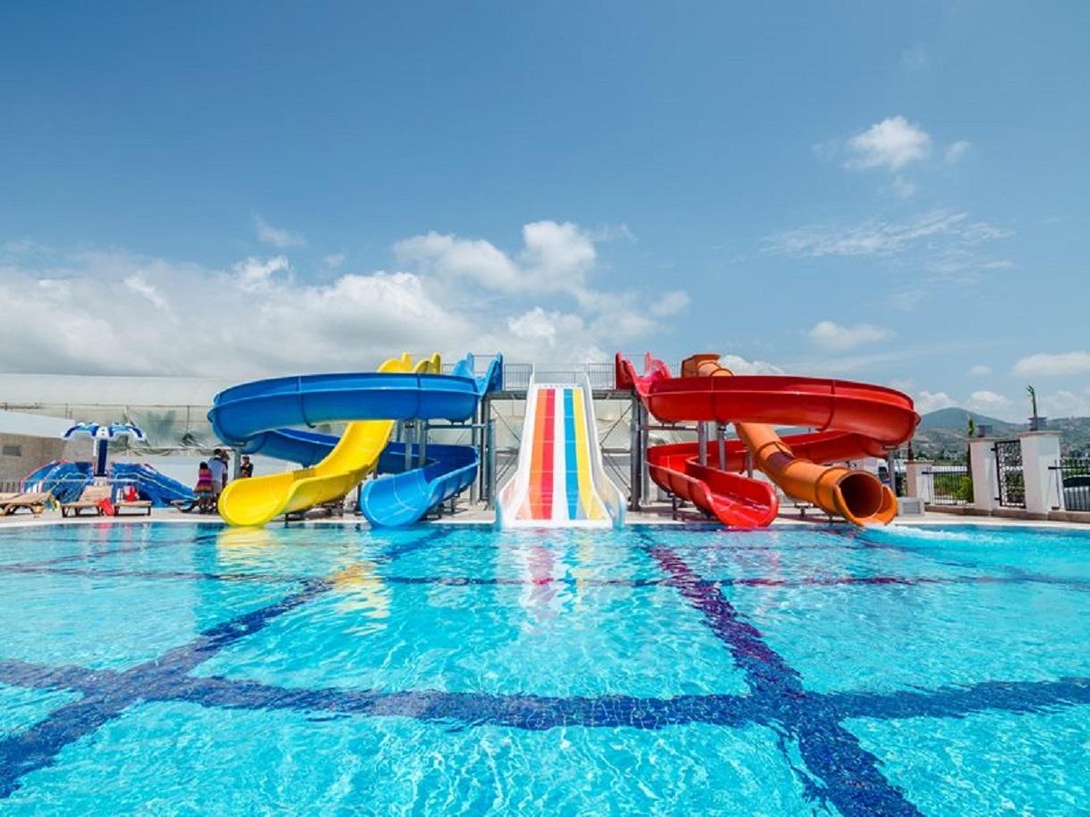 The Lumos Deluxe Resort & Spa16