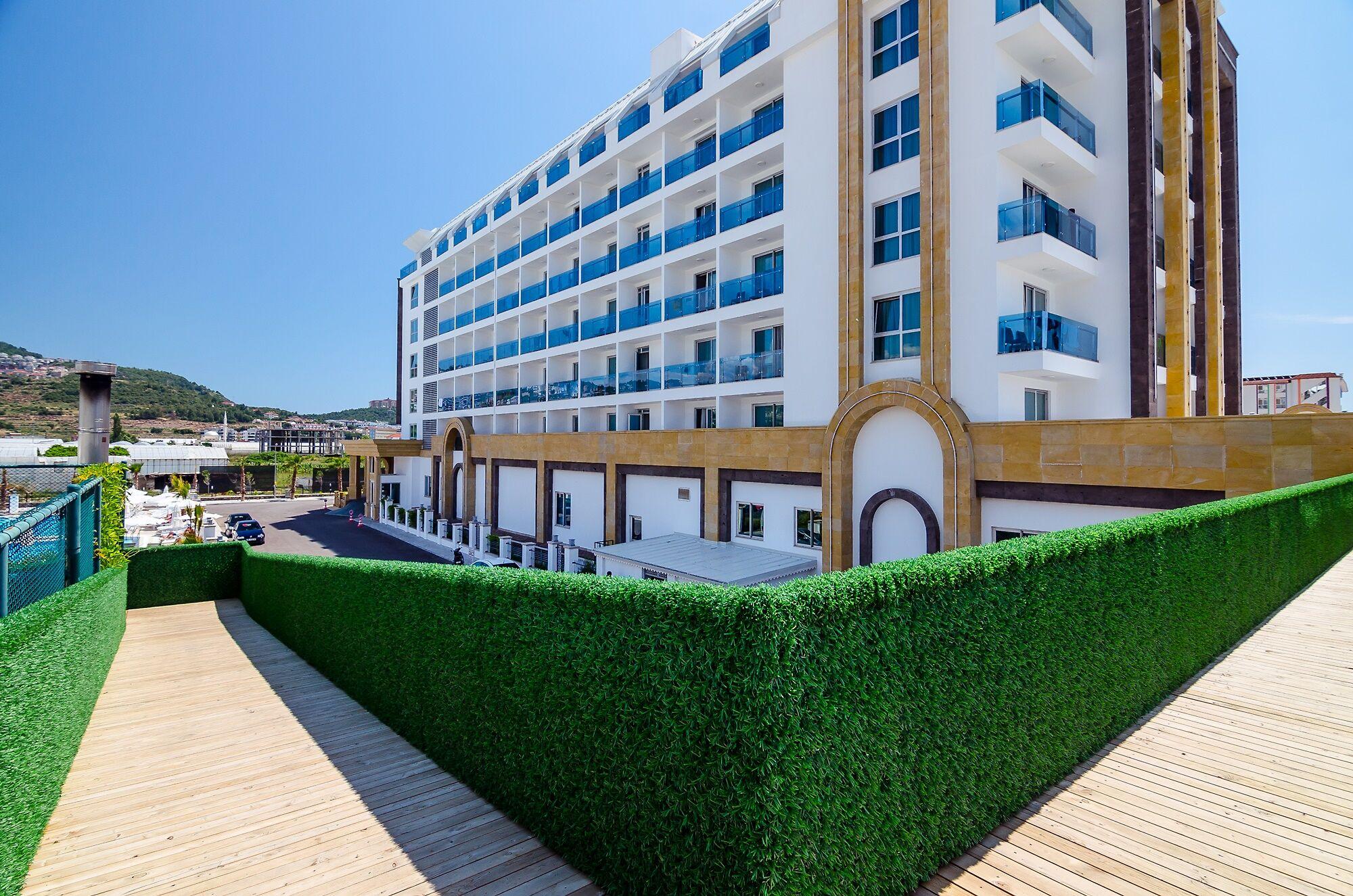 The Lumos Deluxe Resort & Spa1